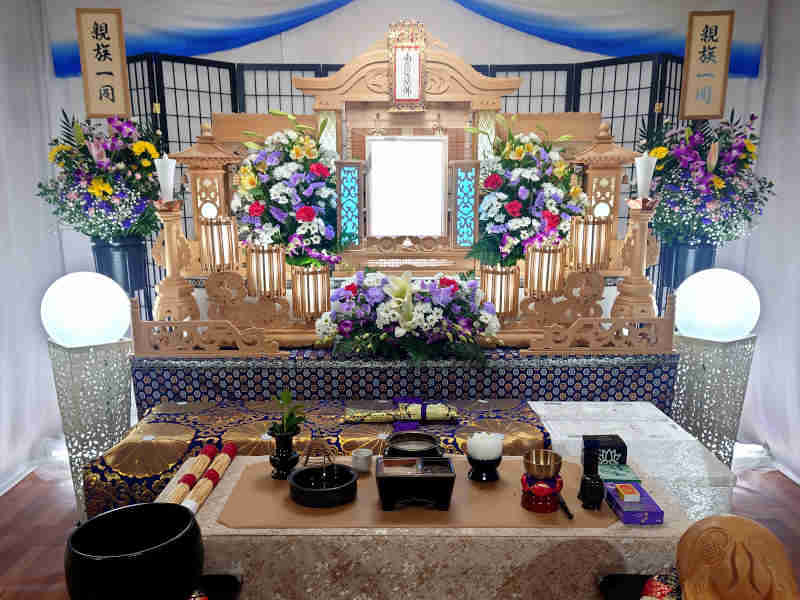 家族葬セットプラン(白木)の祭壇