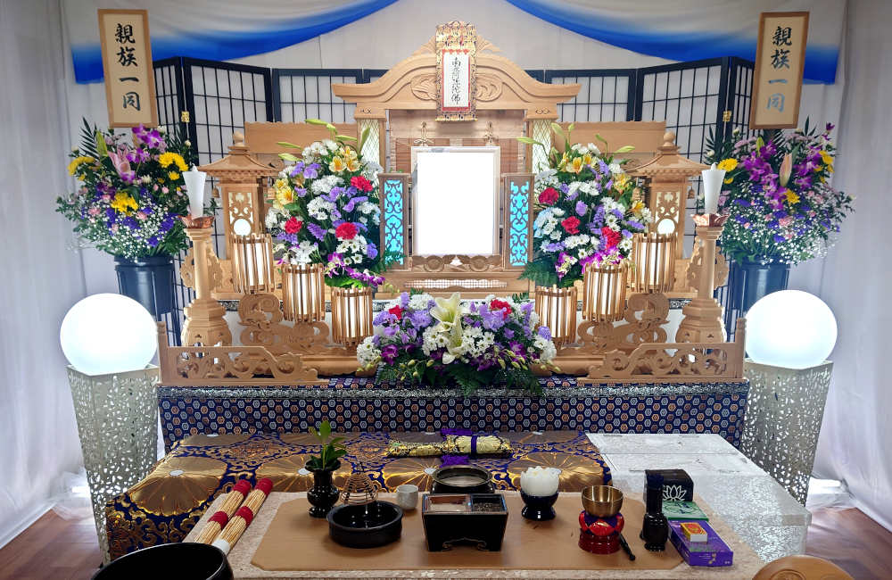 家族葬セットプラン(白木)の祭壇(PC画像)